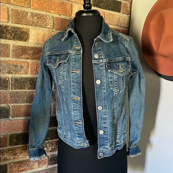 Levi's Blue Jean Jacket Classic Denim Style - Picture 1 of 5